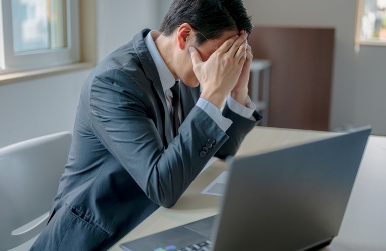 肩こりが引き起こす頭痛の原因と効果的な治し方、ストレッチ法